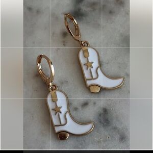 🤠 COWGIRL EARRINGS 🤠Gold and White Cowboy Boot Earrings 🤠 NWT 🤠